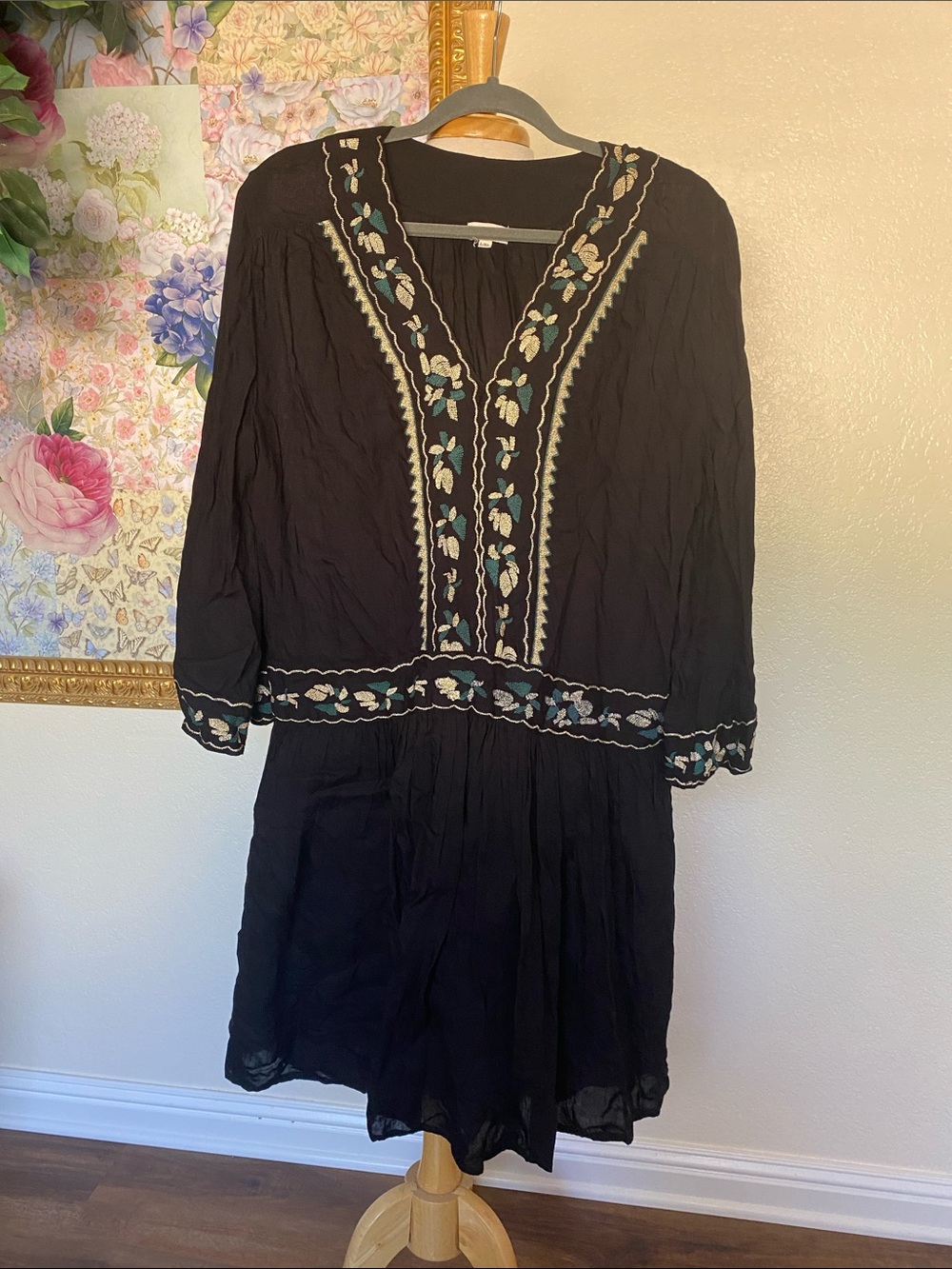 Black Long Sleeve Embroidered V-Neck Dress